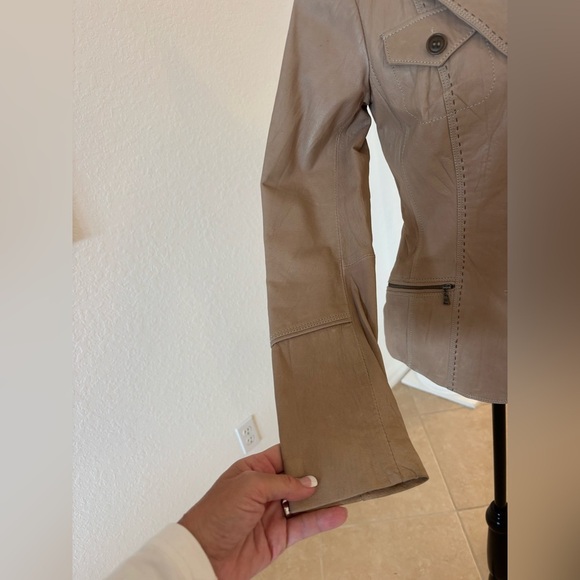 Women's Tan Button-Up Leather Jacket Size Small - Picture 6 of 8